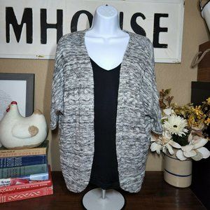 HOT GINGER BLACK, GRAY AND WHITE BASKET WEAVE KNIT CARDIGAN SIZE M